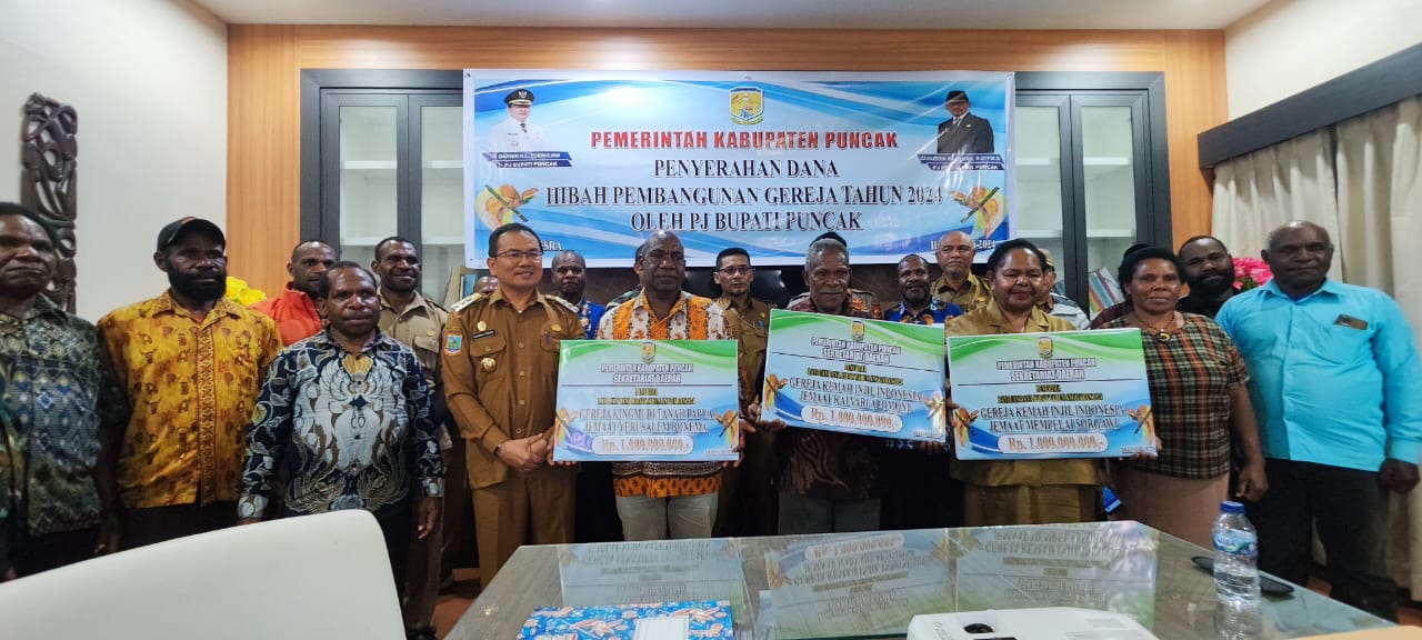 Penyerahan Dana Hibah Ke 3 Gereja Di Ilaga